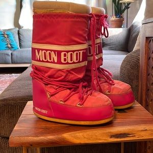 Vintage Pink Moon Boots!